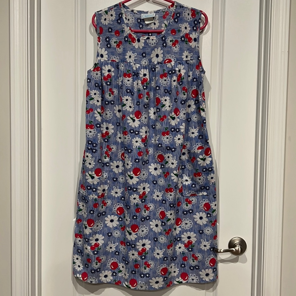 Vintage Sz M House coat 🥀 National Daisy & Cherry